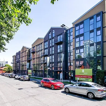 Aviator Luxury With Free Parking - Centre Apartment